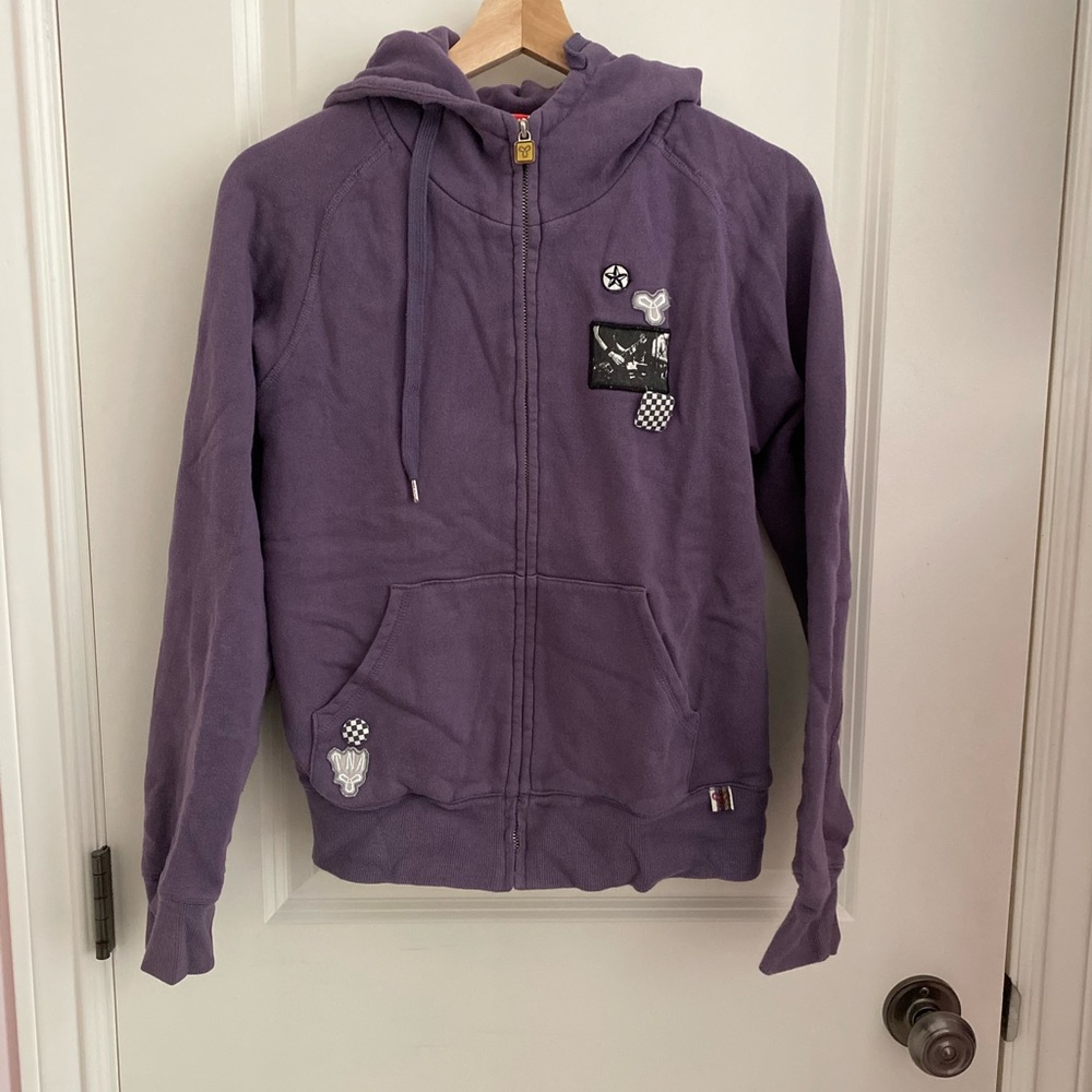 TNA hoodie w pins & patch